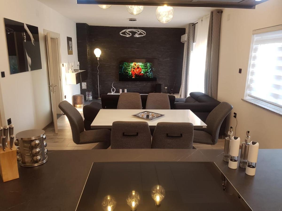 Seaview Apartment Moritz Senj  Bagian luar foto
