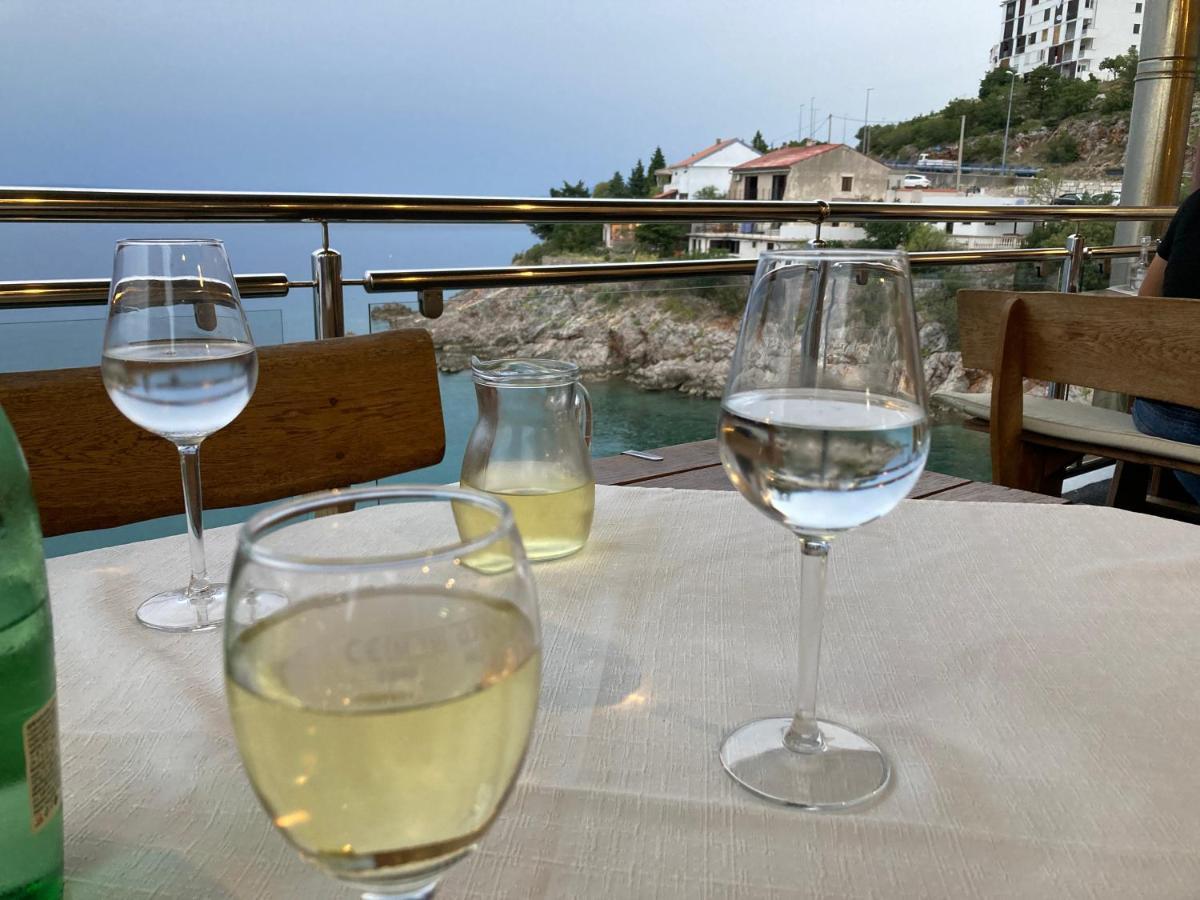 Seaview Apartment Moritz Senj  Bagian luar foto